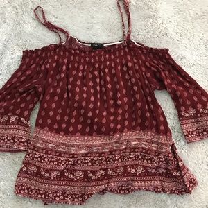 ACCEPTING OFFERS Off the shoulder crop top
